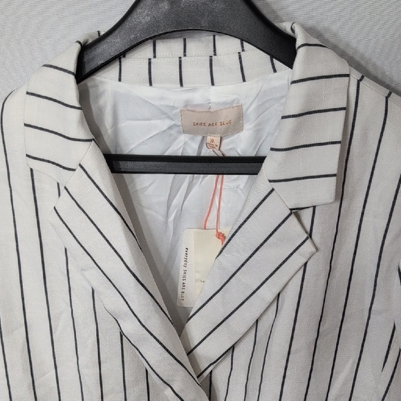 Skies Are Blue White and Black Striped Blazer - Picture 8 of 9